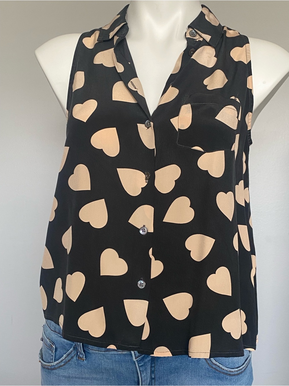 Equipment Black Sleeveless Heart-Print Button Front Camisole 100% silk